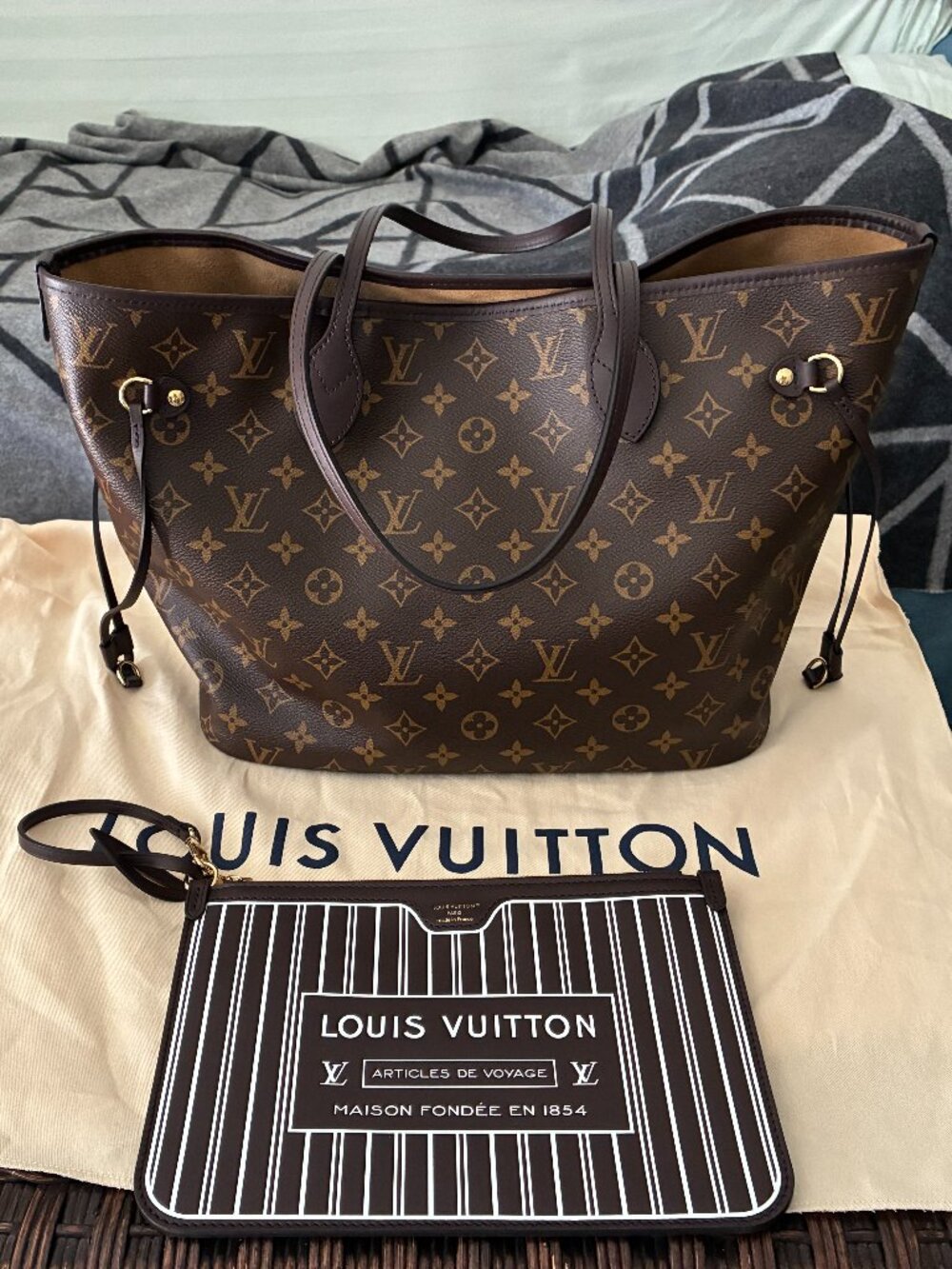 Louis Vuitton Neverfull MM Inside/Out - VGUC-AUTHENTIC